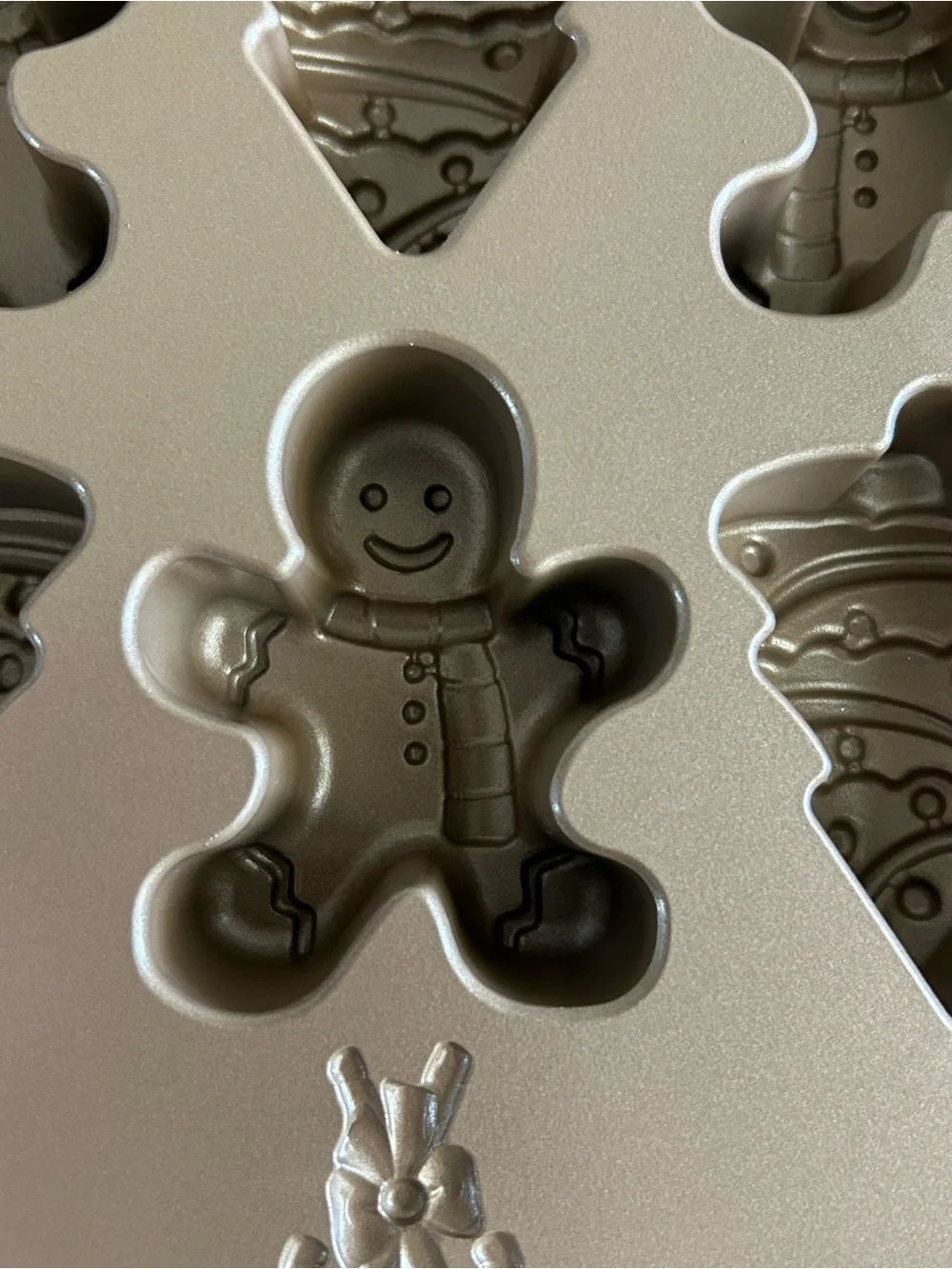NEW Gingerbread Boy & Christmas Trees Non-Stick Mini Cake Pan Mold Ciroa Holiday